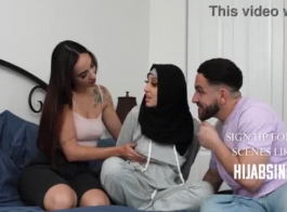 السحابة الحمراء: فيديو إباحي لمراهقة مسلمة بالحجاب تسمح لزميلتها بالغرفة وصديقها بالسيطرة عليها