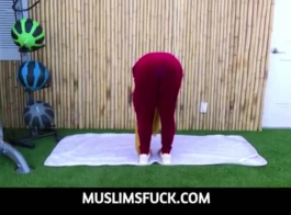 زوجة محرومة من النشوة الجنسية تحت الحجاب في فيديو إباحي لمسلمين يمارسون الجنس