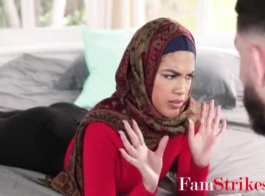 الخطوة العربية الأخت تمارس الجنس بالحجاب مع أخي الأصغر - مايا فاريل، فانتازيا جنسية مثيرة