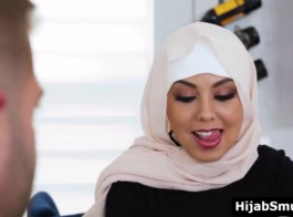 أول تجربة لشابة مسلمة في الجنس بعد خلع العفة بيد غير مؤمن
