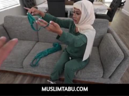 جنس عربي محرم - فتاة مسلمة ترتدي الحجاب تمتص زبًا قبل أن ينيكها رجل عربي ويصورها بخفية بالتصوير الجانبي